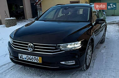 Универсал Volkswagen Passat 2019 в Калуше