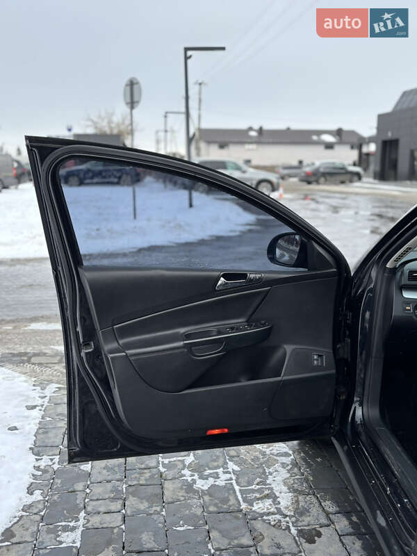 Универсал Volkswagen Passat 2006 в Ивано-Франковске