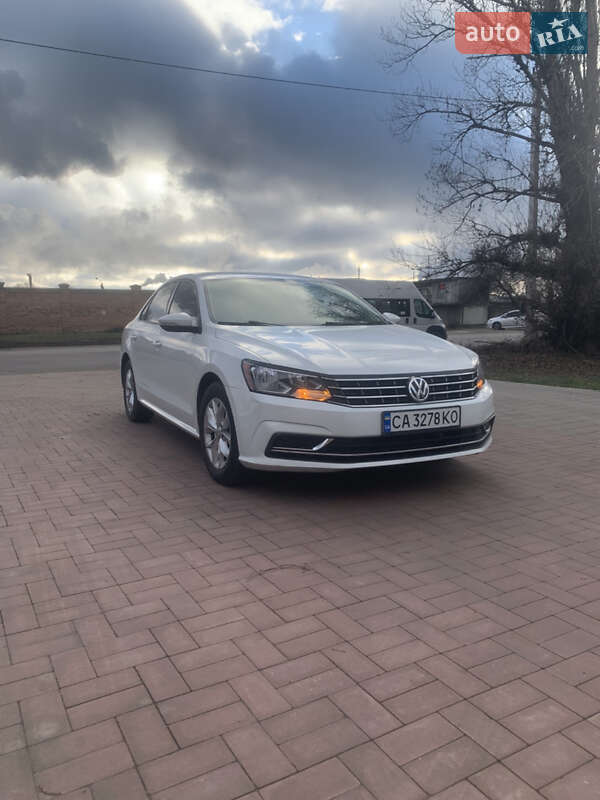 Седан Volkswagen Passat 2017 в Черкассах