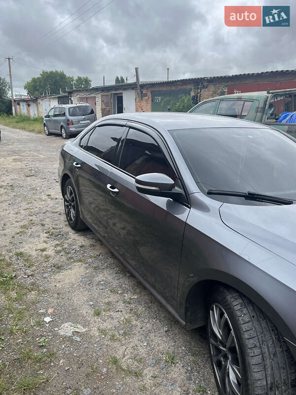 Седан Volkswagen Passat 2012 в Бердичеве