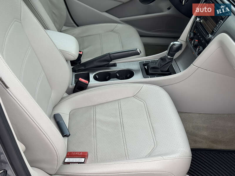 Седан Volkswagen Passat 2014 в Киеве