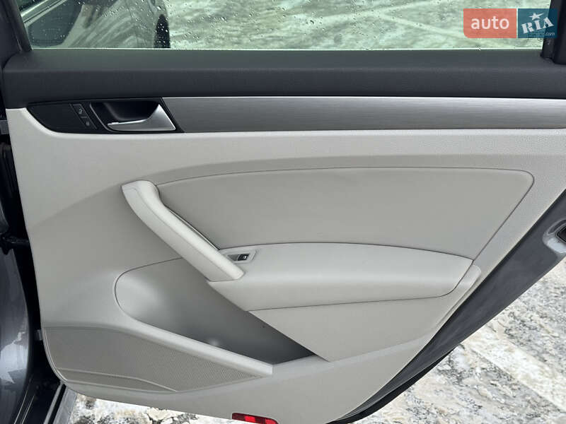Седан Volkswagen Passat 2014 в Киеве