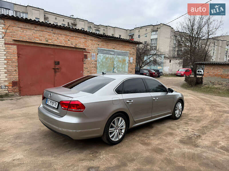 Седан Volkswagen Passat 2011 в Луцке