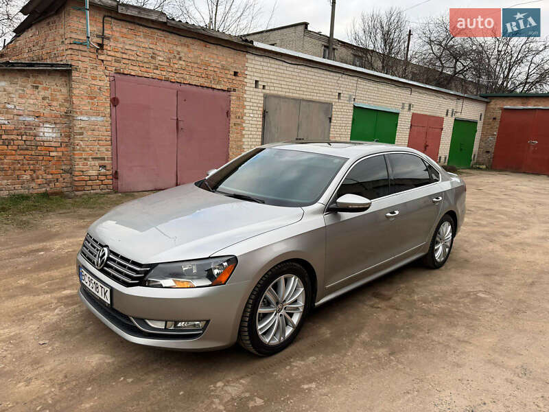 Седан Volkswagen Passat 2011 в Луцьку