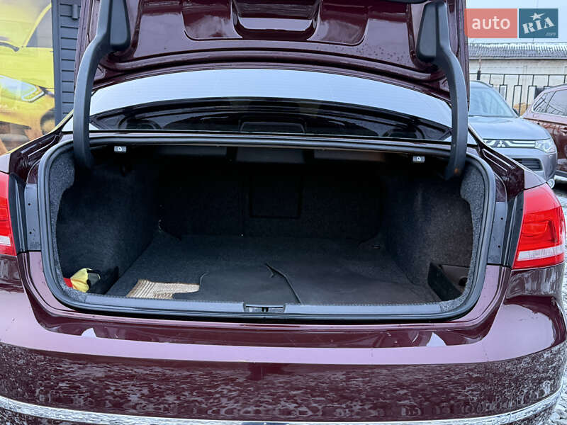 Седан Volkswagen Passat 2014 в Стрые