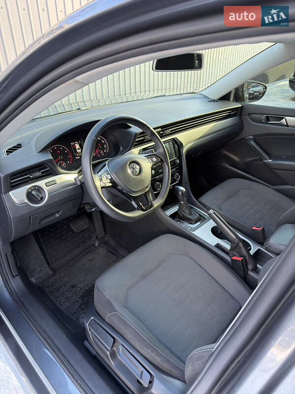 Седан Volkswagen Passat 2020 в Ивано-Франковске
