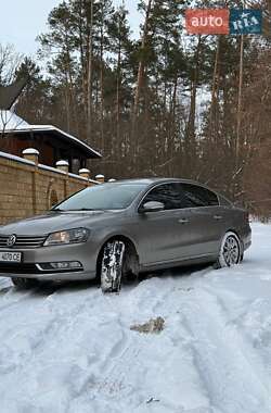 Седан Volkswagen Passat 2013 в Киеве