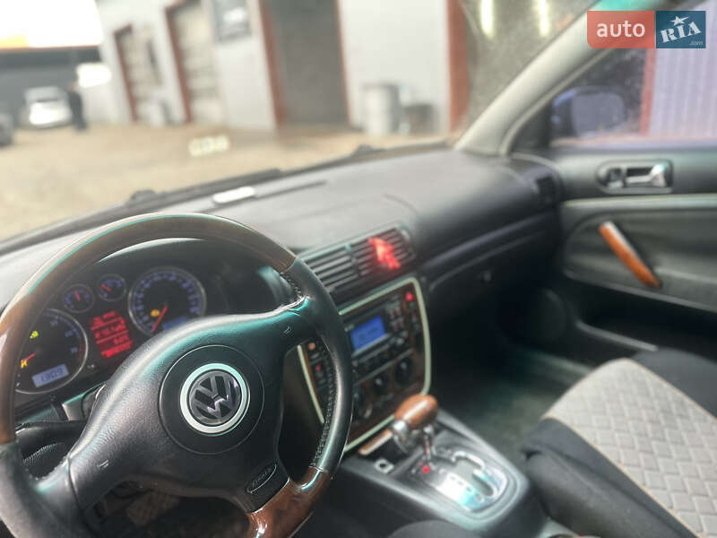 Седан Volkswagen Passat 2002 в Березному