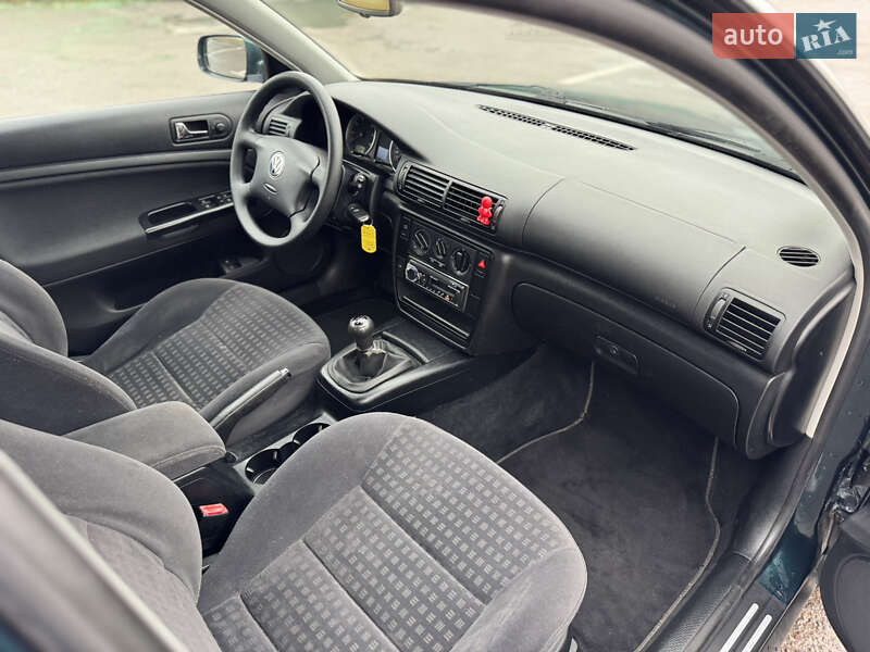 Седан Volkswagen Passat 2001 в Дубно