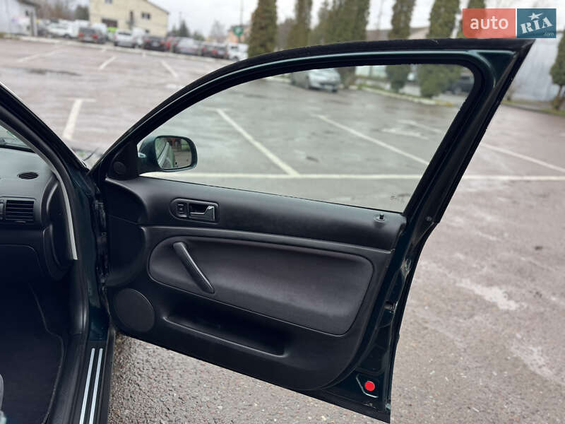 Седан Volkswagen Passat 2001 в Дубно