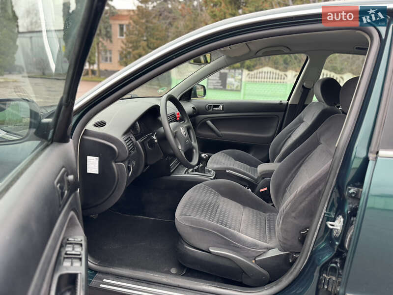 Седан Volkswagen Passat 2001 в Дубно