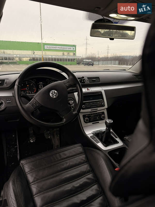 Седан Volkswagen Passat 2005 в Черновцах