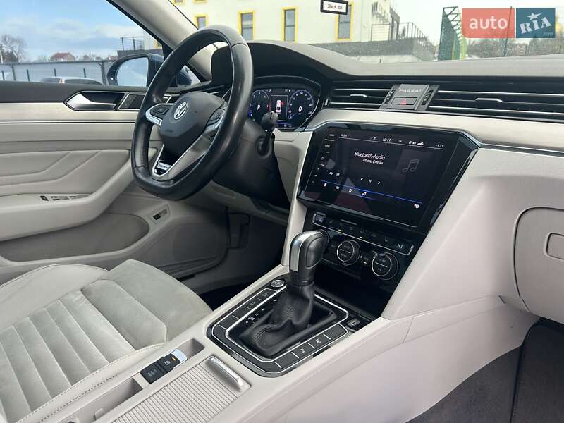 Седан Volkswagen Passat 2020 в Львові