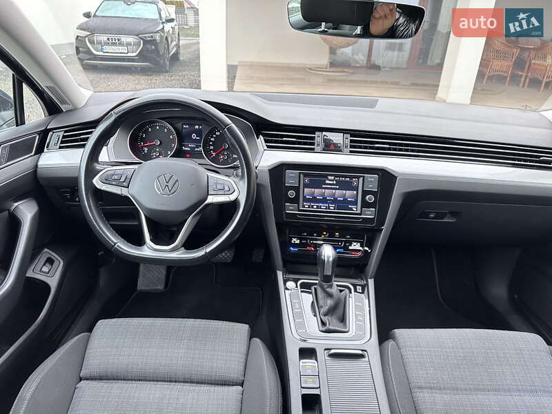 Седан Volkswagen Passat 2020 в Ужгороді