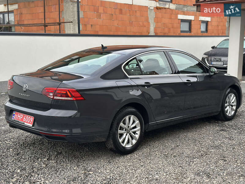 Седан Volkswagen Passat 2020 в Ужгороді