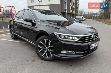 Седан Volkswagen Passat 2018 в Киеве
