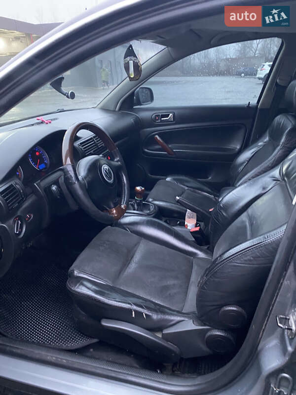 Седан Volkswagen Passat 2003 в Надворной