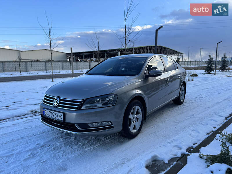 Седан Volkswagen Passat 2012 в Львове