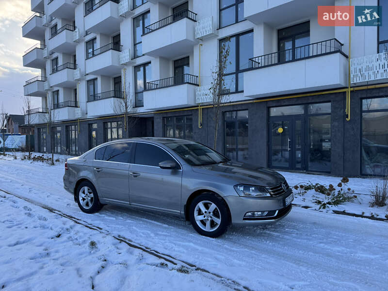 Седан Volkswagen Passat 2012 в Львове