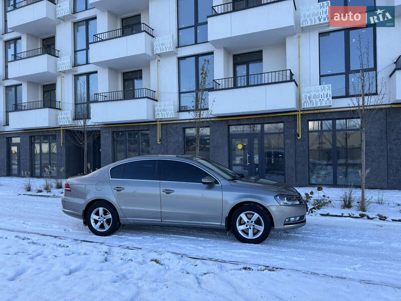 Седан Volkswagen Passat 2012 в Львове