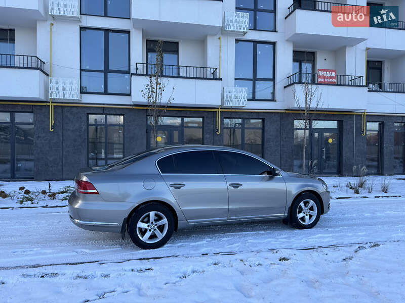 Седан Volkswagen Passat 2012 в Львове