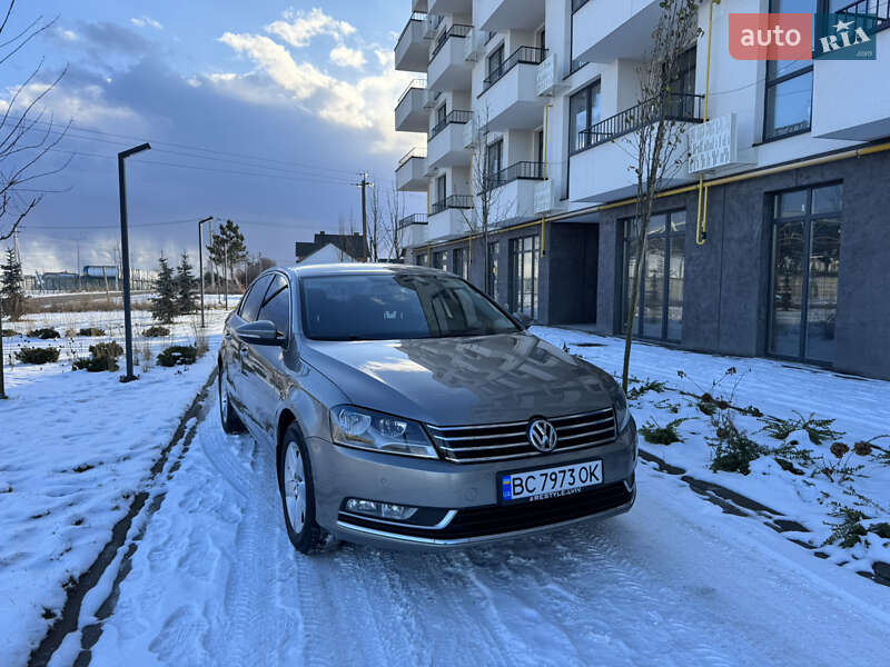 Седан Volkswagen Passat 2012 в Львове