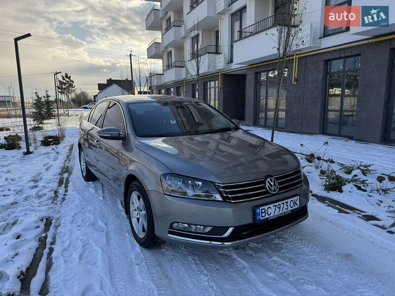 Седан Volkswagen Passat 2012 в Львове