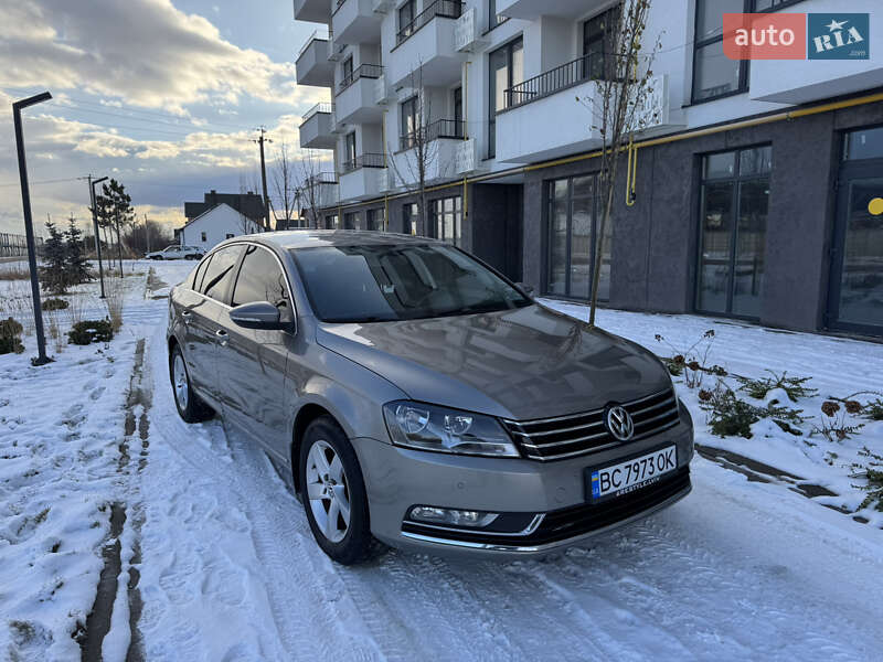 Седан Volkswagen Passat 2012 в Львове