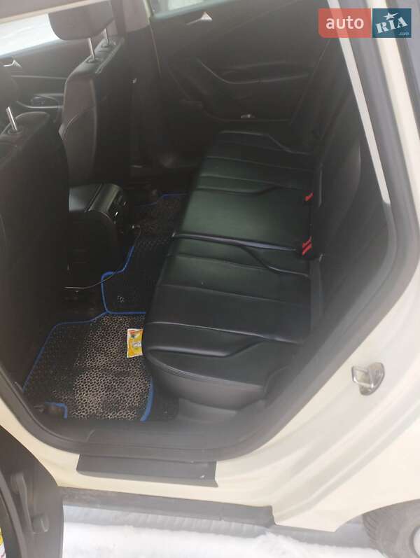 Універсал Volkswagen Passat 2010 в Львові