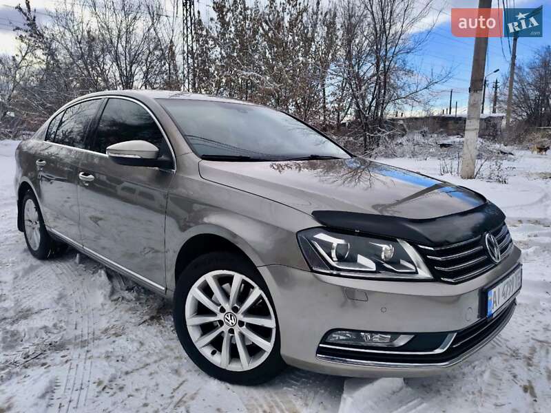 Седан Volkswagen Passat 2012 в Днепре