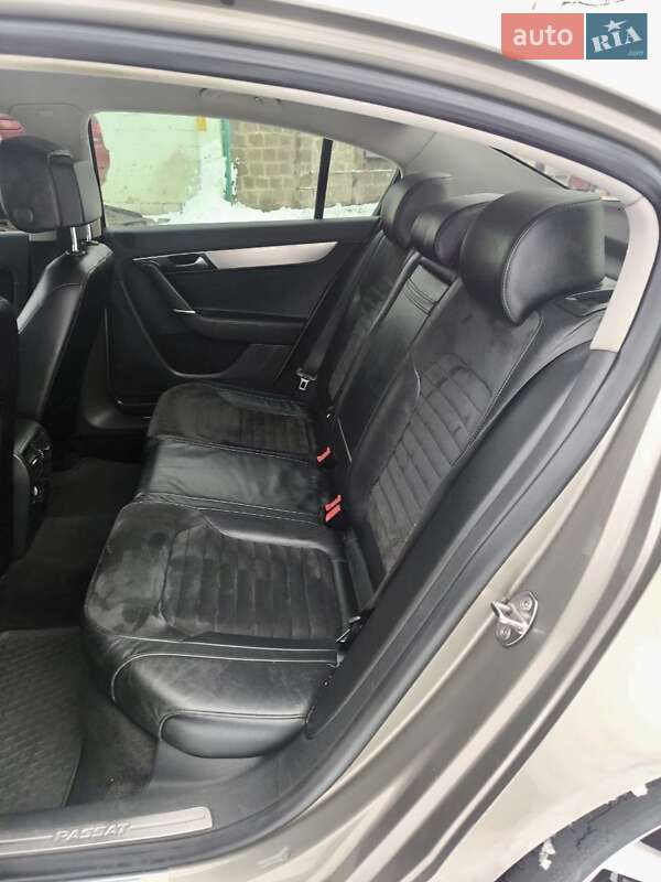 Седан Volkswagen Passat 2012 в Днепре