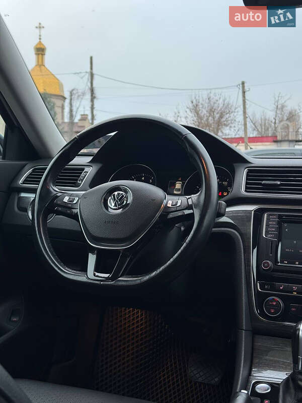 Седан Volkswagen Passat 2017 в Кривом Роге