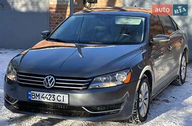 Седан Volkswagen Passat 2014 в Ромнах