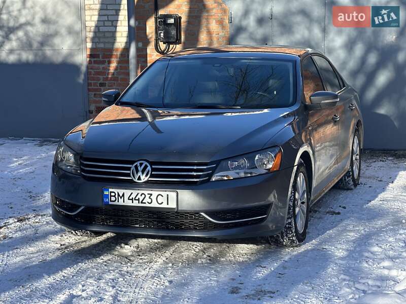Седан Volkswagen Passat 2014 в Ромнах
