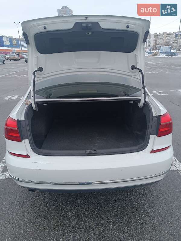 Седан Volkswagen Passat 2016 в Киеве