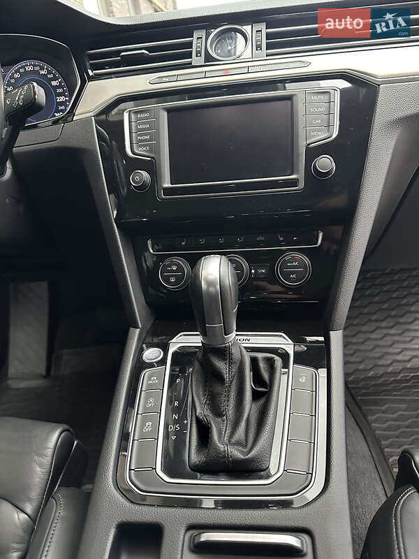 Універсал Volkswagen Passat 2017 в Львові