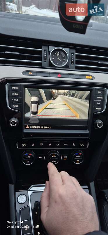 Седан Volkswagen Passat 2015 в Киеве