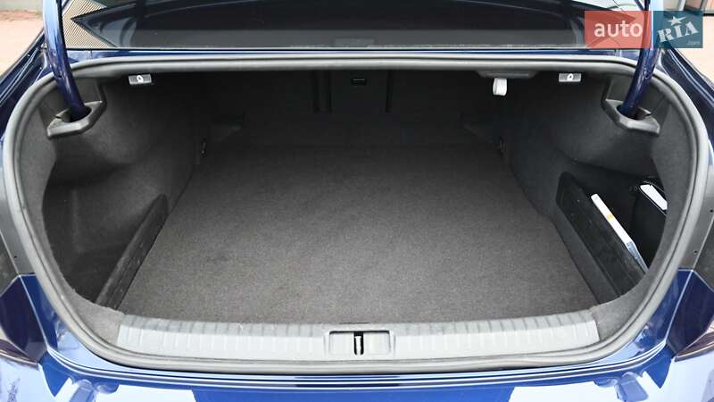 Седан Volkswagen Passat 2019 в Києві