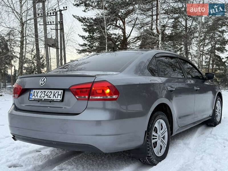 Седан Volkswagen Passat 2013 в Харкові