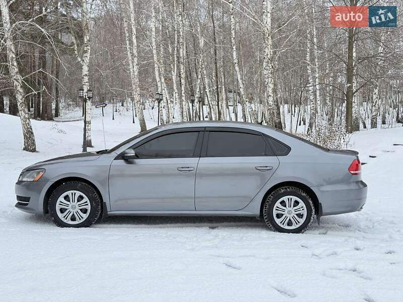 Седан Volkswagen Passat 2013 в Харкові
