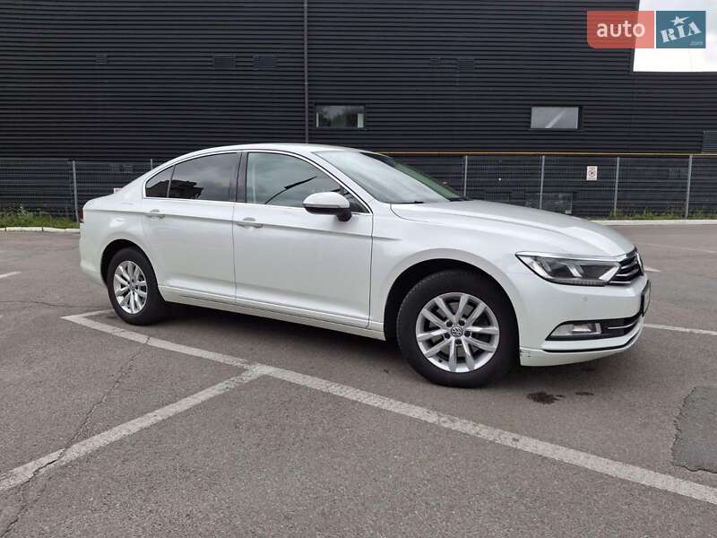 Седан Volkswagen Passat 2018 в Львове