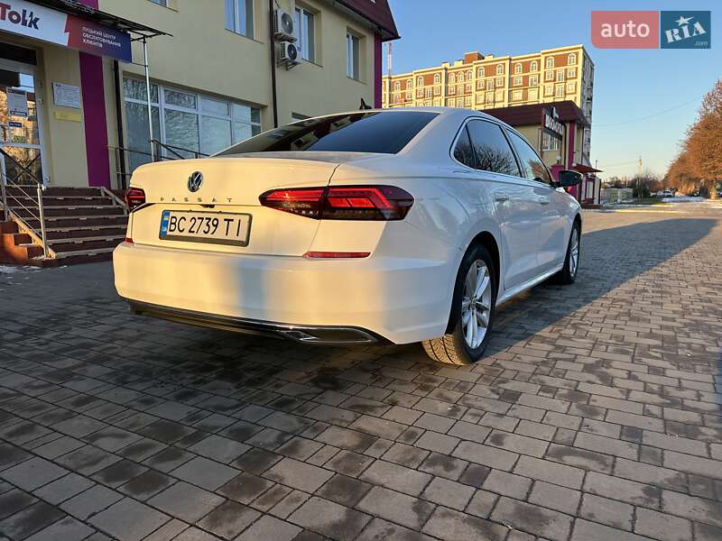 Седан Volkswagen Passat 2020 в Луцке
