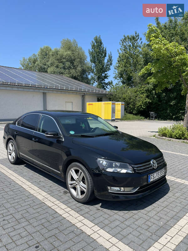 Седан Volkswagen Passat 2013 в Новояворівську