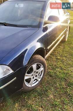 Седан Volkswagen Passat 2004 в Львові