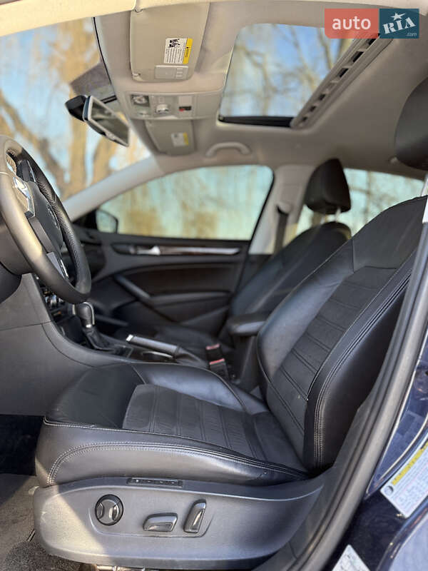Седан Volkswagen Passat 2014 в Тернополе