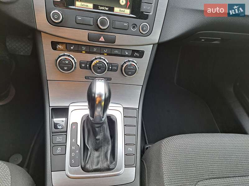 Універсал Volkswagen Passat 2012 в Харкові