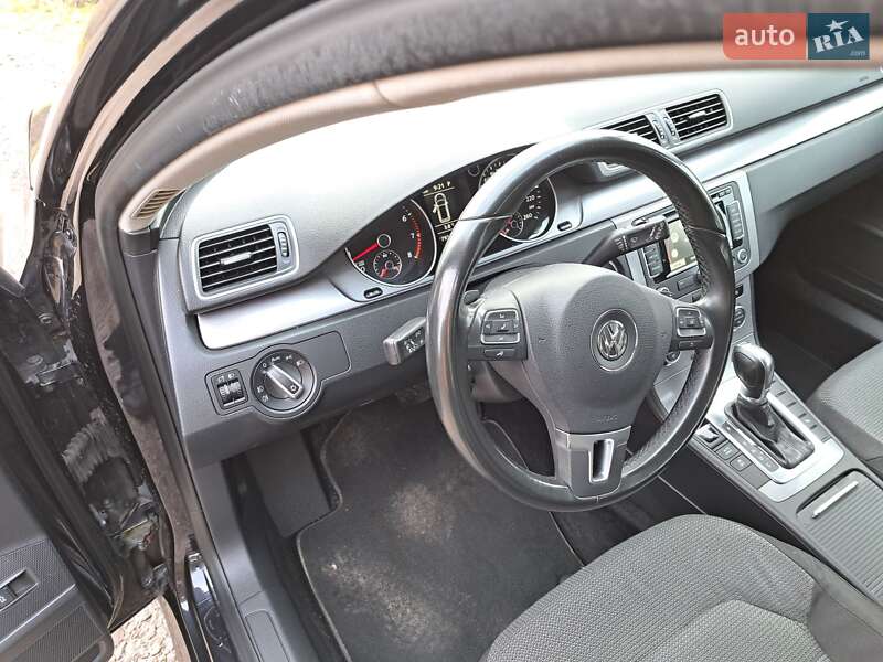 Універсал Volkswagen Passat 2012 в Харкові