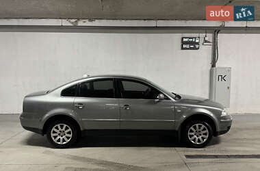 Седан Volkswagen Passat 2003 в Киеве