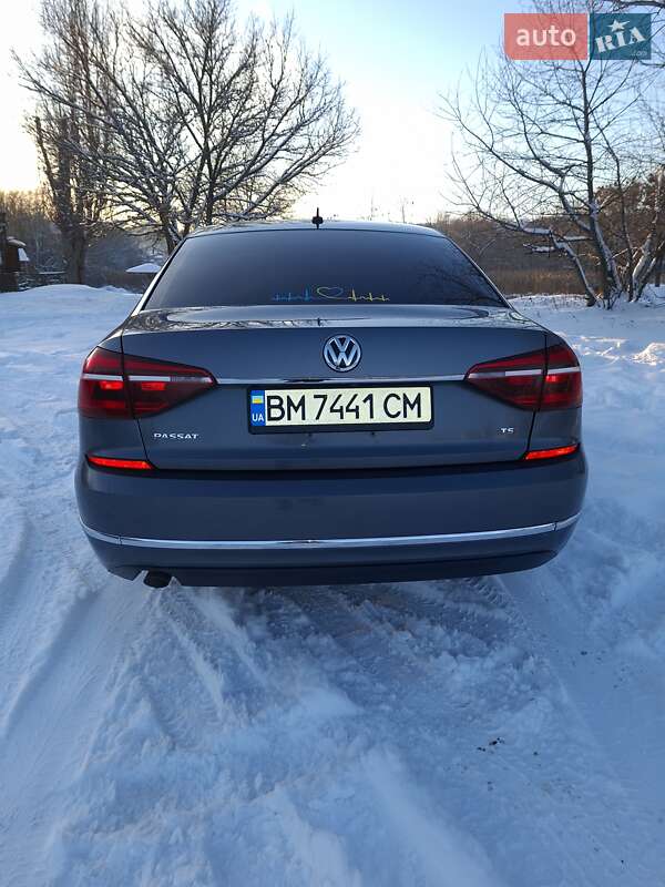 Седан Volkswagen Passat 2017 в Ромнах