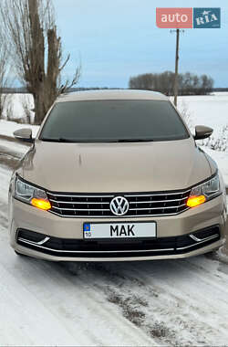 Седан Volkswagen Passat 2015 в Киеве